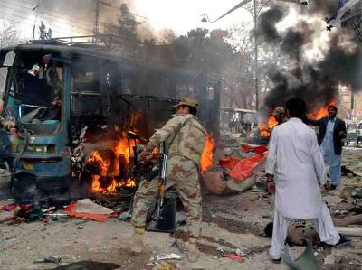 पाकिस्तान में सौ से ज्यादा जिंदा जले