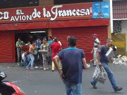 भूखे लोग भोजन लूट रहे हैं वेनेजुएला में
