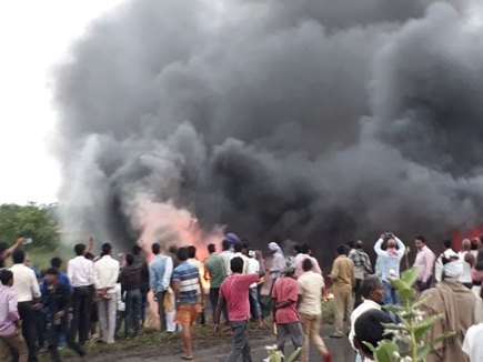 मोतिहारी में बस पलटने के बाद लगी आग से 27 यात्रियों की मौत