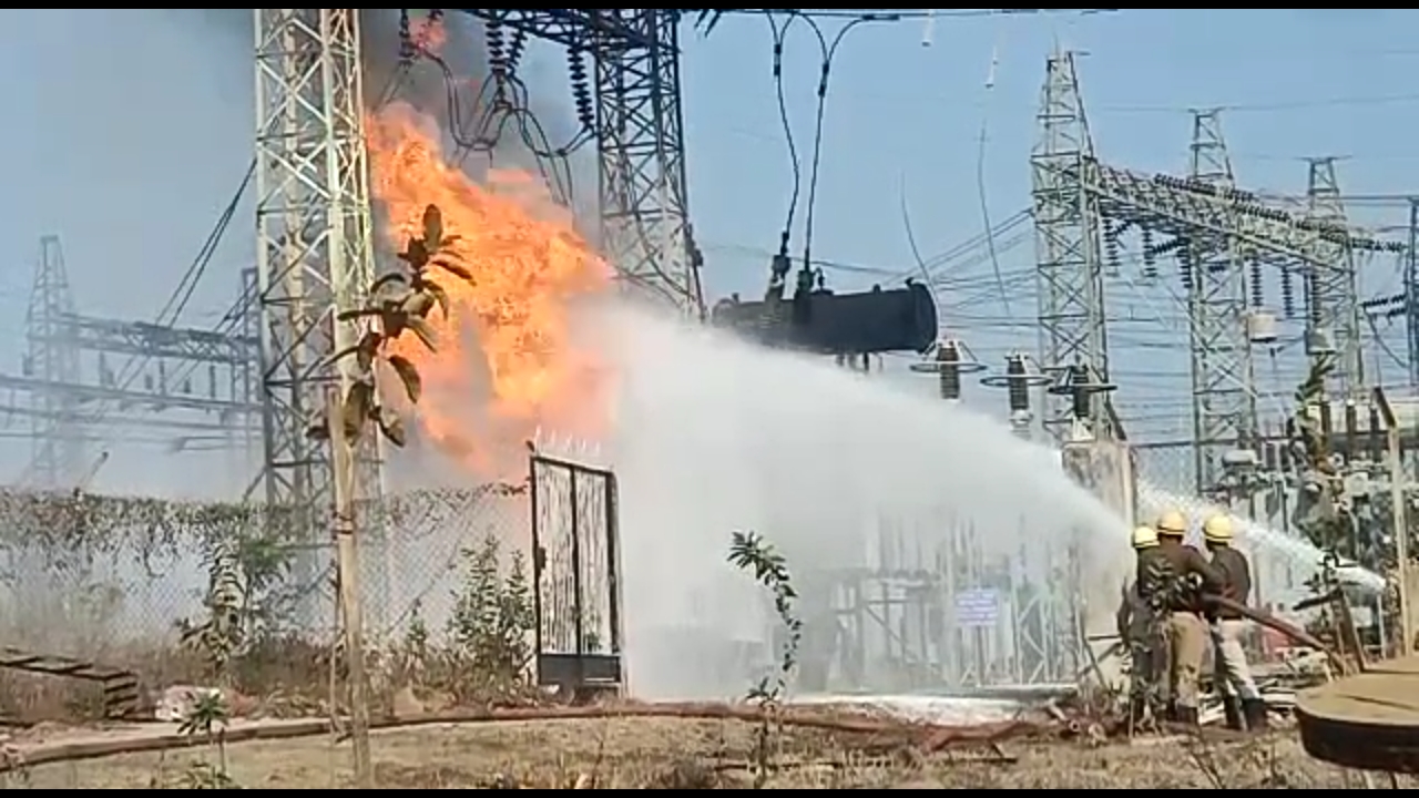 indore,Heavy fire, power house, power supply affected