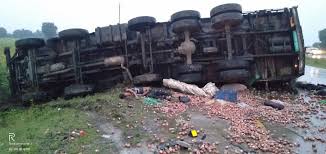 Shajapur, Two trucks clashed , Agra-Mumbai highway, three dead, two serious