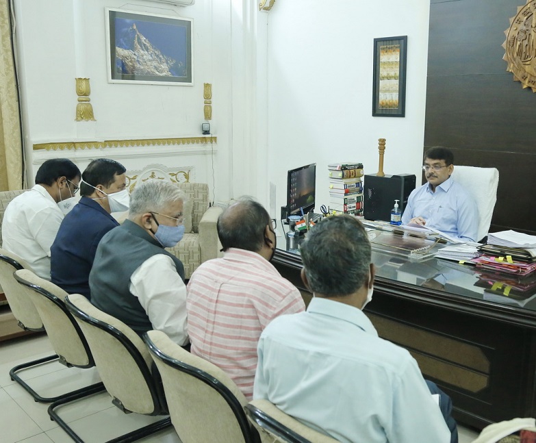 ujjain,  commissioner reviewed, construction works, gave instructions 