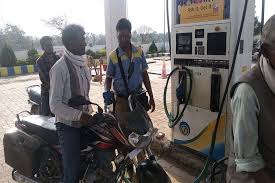 Anuppur, Ordinary petrol,reached beyond ,100 rupees in the district