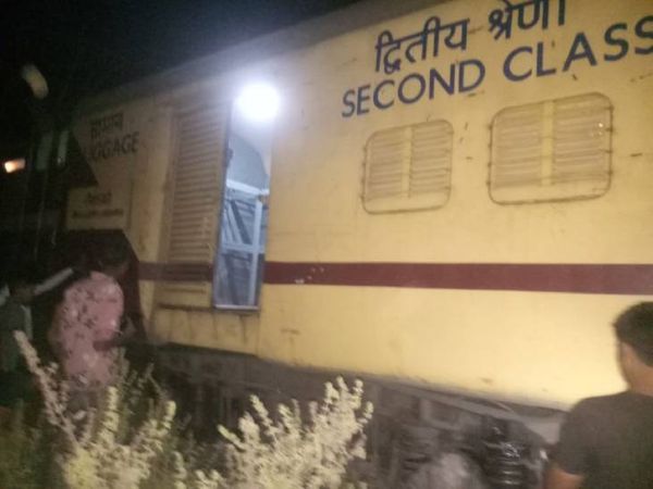 jabalpur, Itarsi-Allahabad special train, derailed at Bohani station,Narsinghpur district