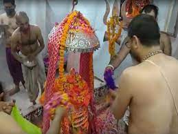 Ujjain, First Baba Mahakal ,applied a color ,made of Tesu,  priests played Holi