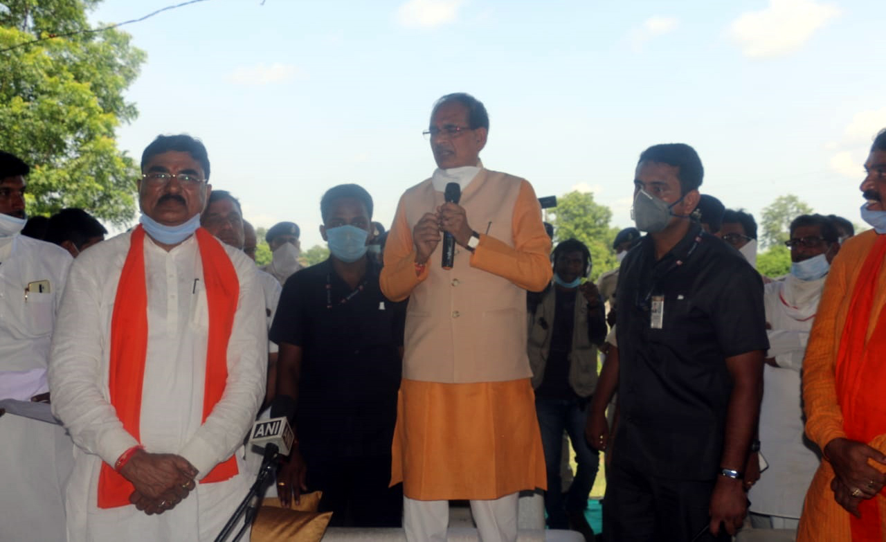 bhopal, Chief Minister meets, flood affected people,Harda district