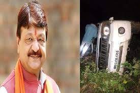 indore,Pilot vehicle overturned, Kailash Vijayvargiya