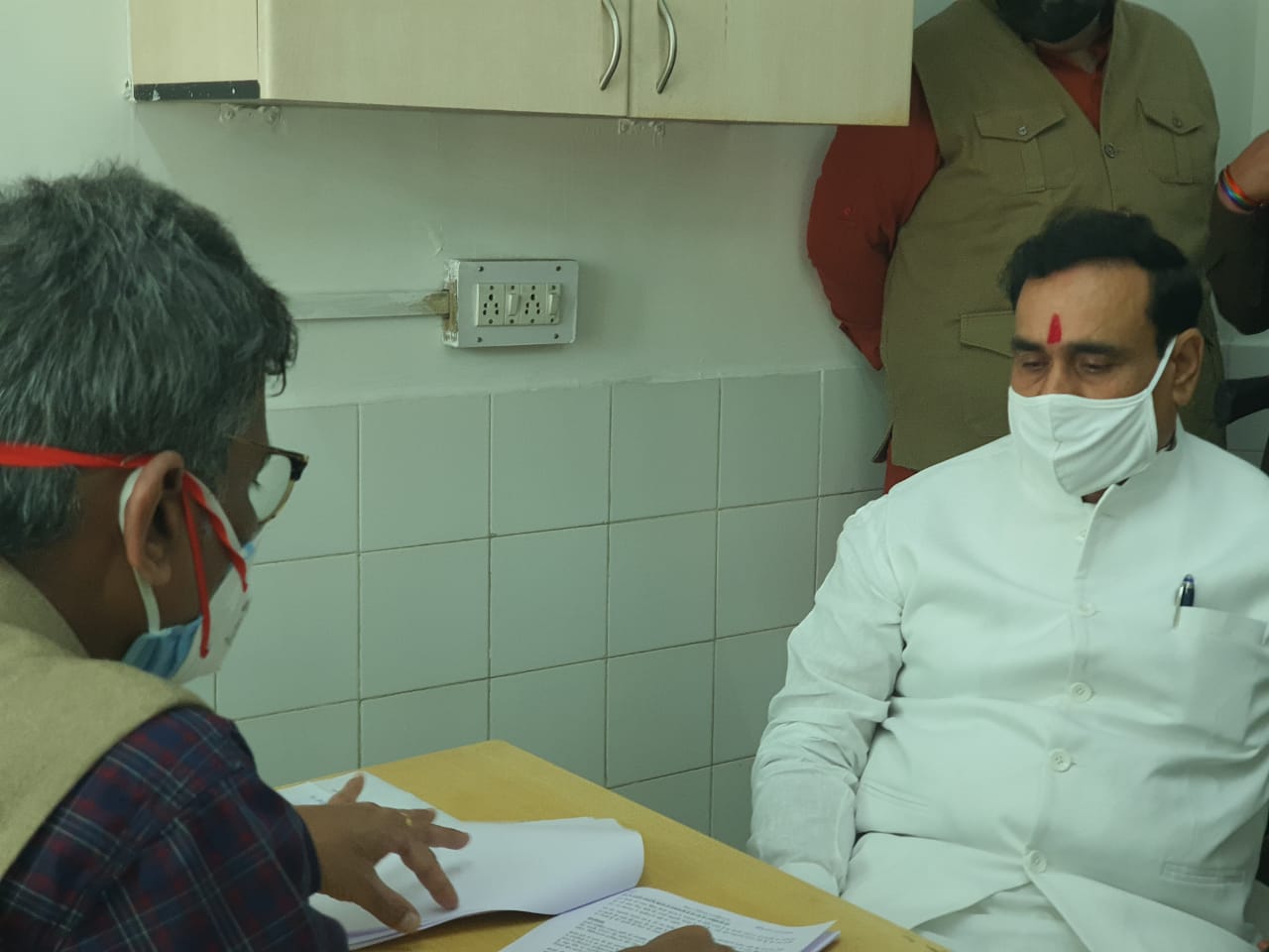 bhopal, Home Minister, Narottam Mishra, did not get permission, Corona Vaccine