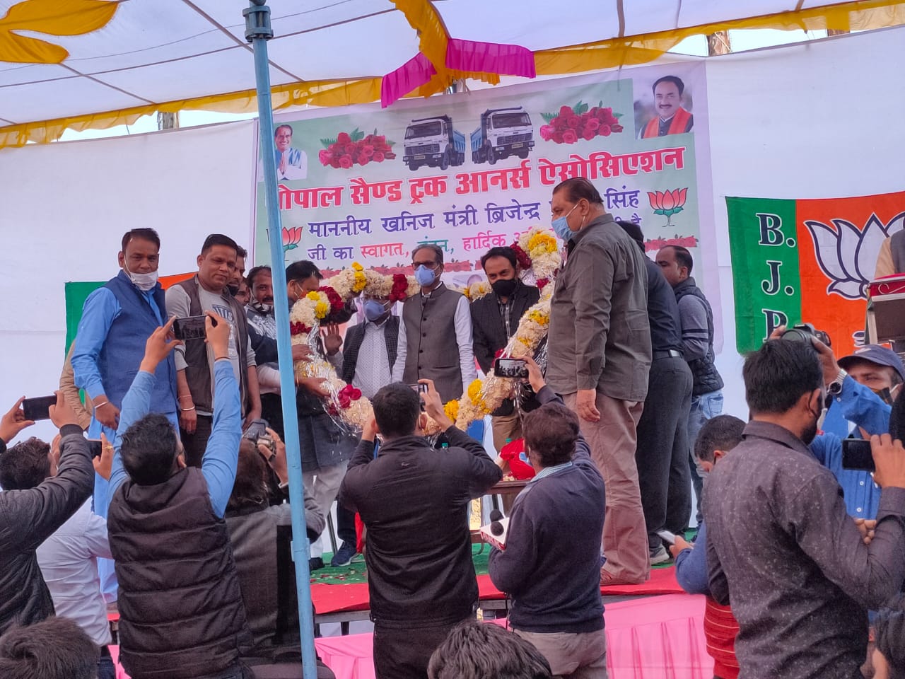 bhopal,Mineral Minister, ends the strike, sand truck owners, accepts demands 