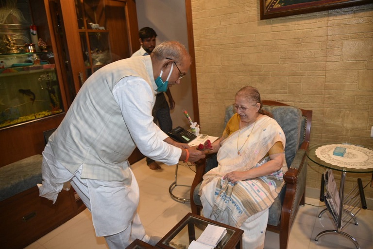 bhopal, Assembly Speaker ,took blessings ,former Lok Sabha Speaker ,Sumitra Mahajan