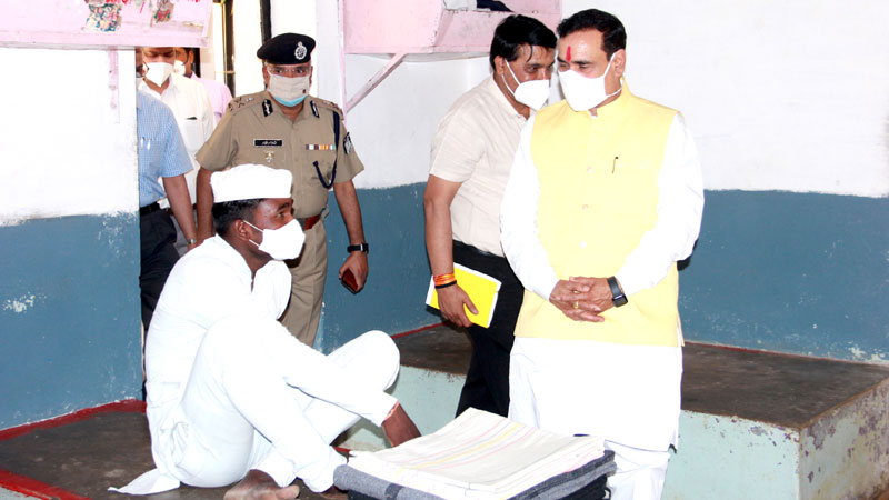 bhopal, Jail and Home Minister ,Dr. Mishra ,visited Bhopal Central Jail