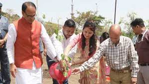 bhopal,CM Shivraj ,planted Gulmohar and Pink Cassia 