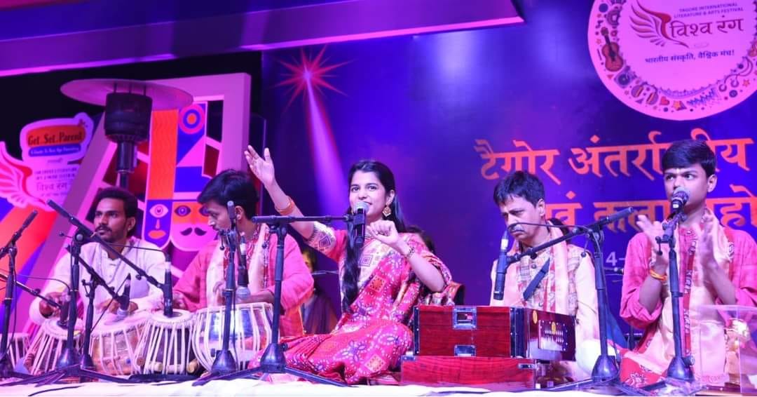 विश्वरंग में गायिका मैथिली ठाकुर की शानदार प्रस्तुति