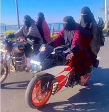  bhopal, girls tied hijab, filled the bike,  Home Minister 