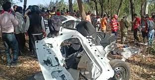 anuppur, Car split ,two after colliding , tree, three killed