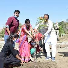 bhopal,Chief Minister Chouhan, planted kadamba, cassia plants