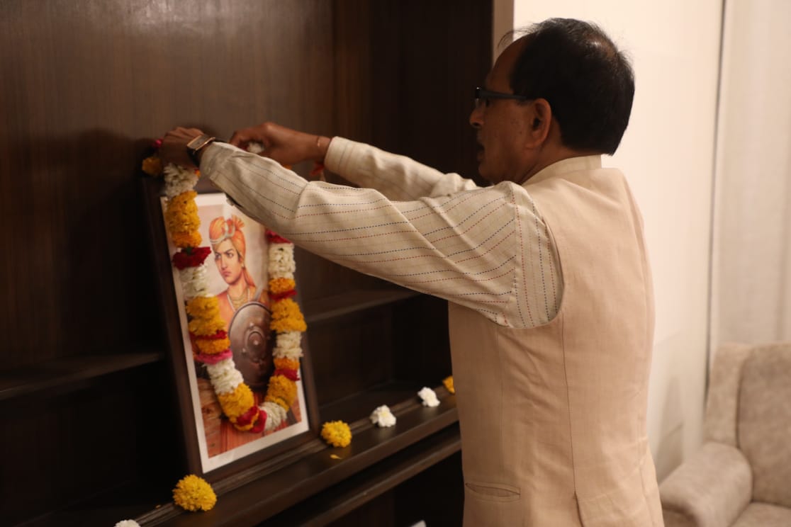 bhopal, Chief Minister Shivraj ,pays homage ,Veerangana Rani Avantibai 