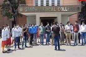 bhopal, Medical teachers ,demonstrated , wearing a black bandage