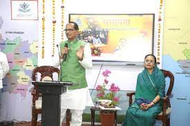 bhopal,Chief Minister Chouhan, met the successful students 