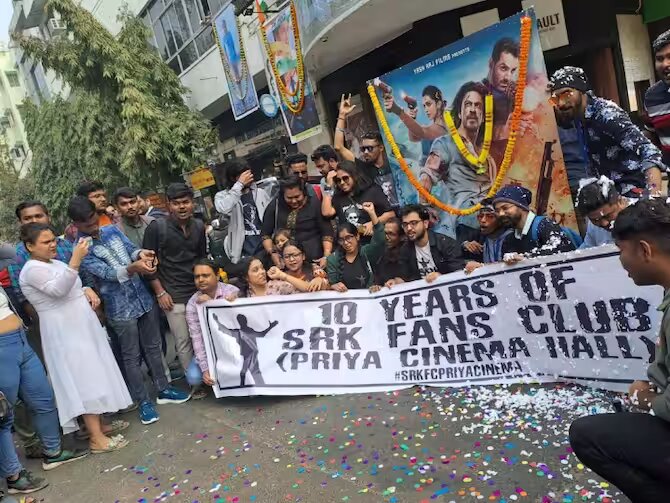 शाहरुख खान की फिल्म पठान हुई रिलीज