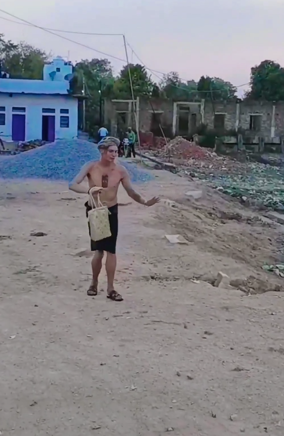 विदेशी पर्यटक ने लगाए देसी ठुमके बनाई रील