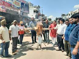  भाजपा ने कांग्रेस विधायक का पुतला जलाया