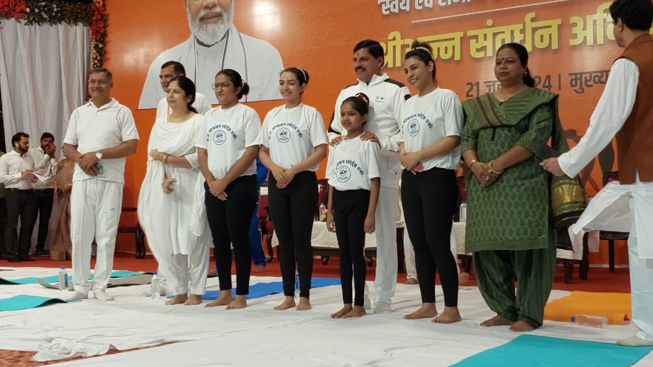 Mohan Yadav did yoga with children