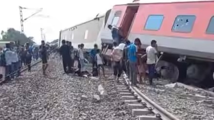 Dibrugarh Express derails in UP