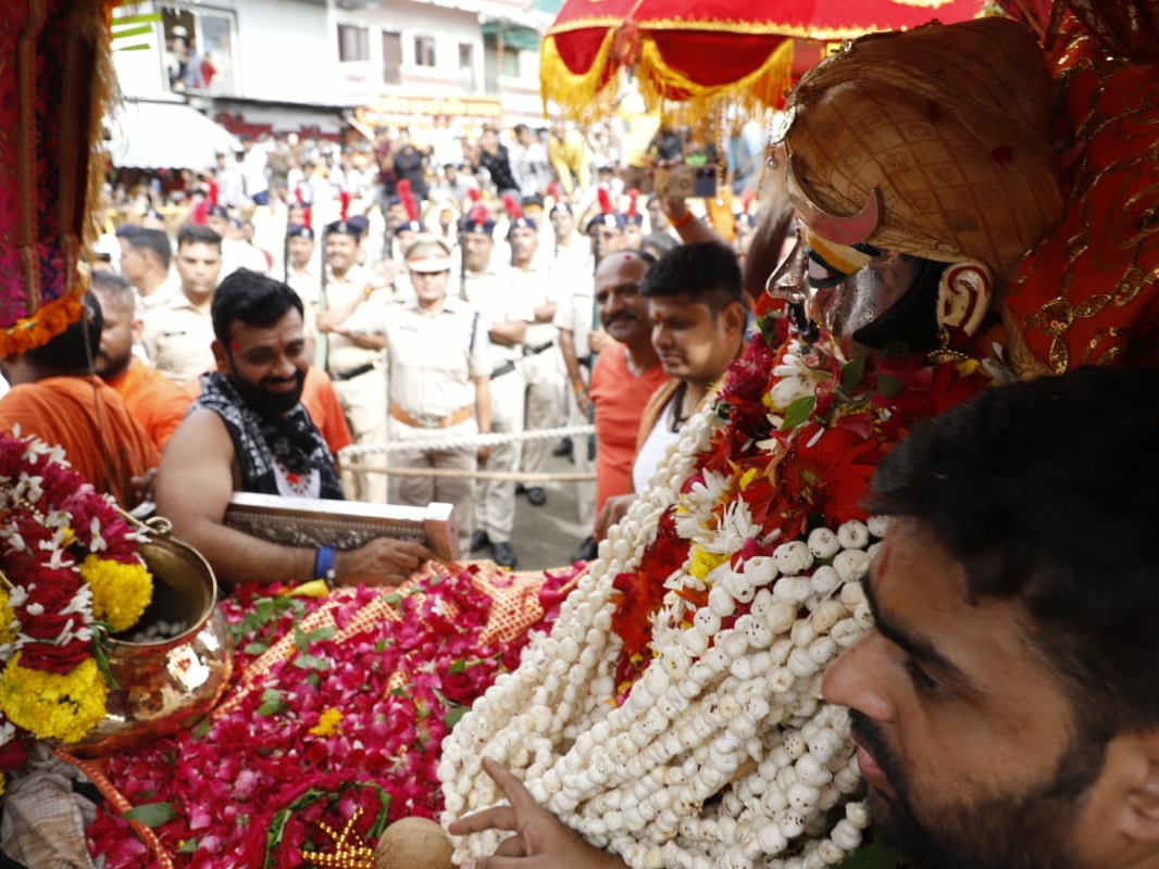 Devotees get a glimpse of Baba Mahakal 