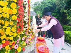 CM Mohan Yadav paid tribute 