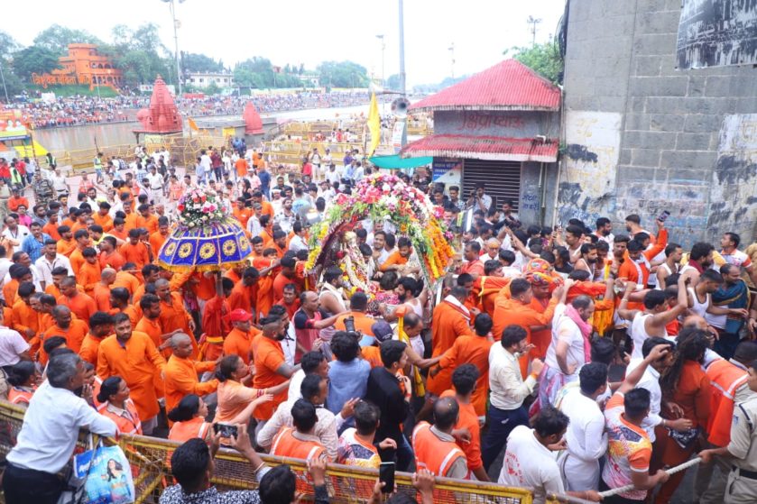 Baba Mahakal went out for city tour 