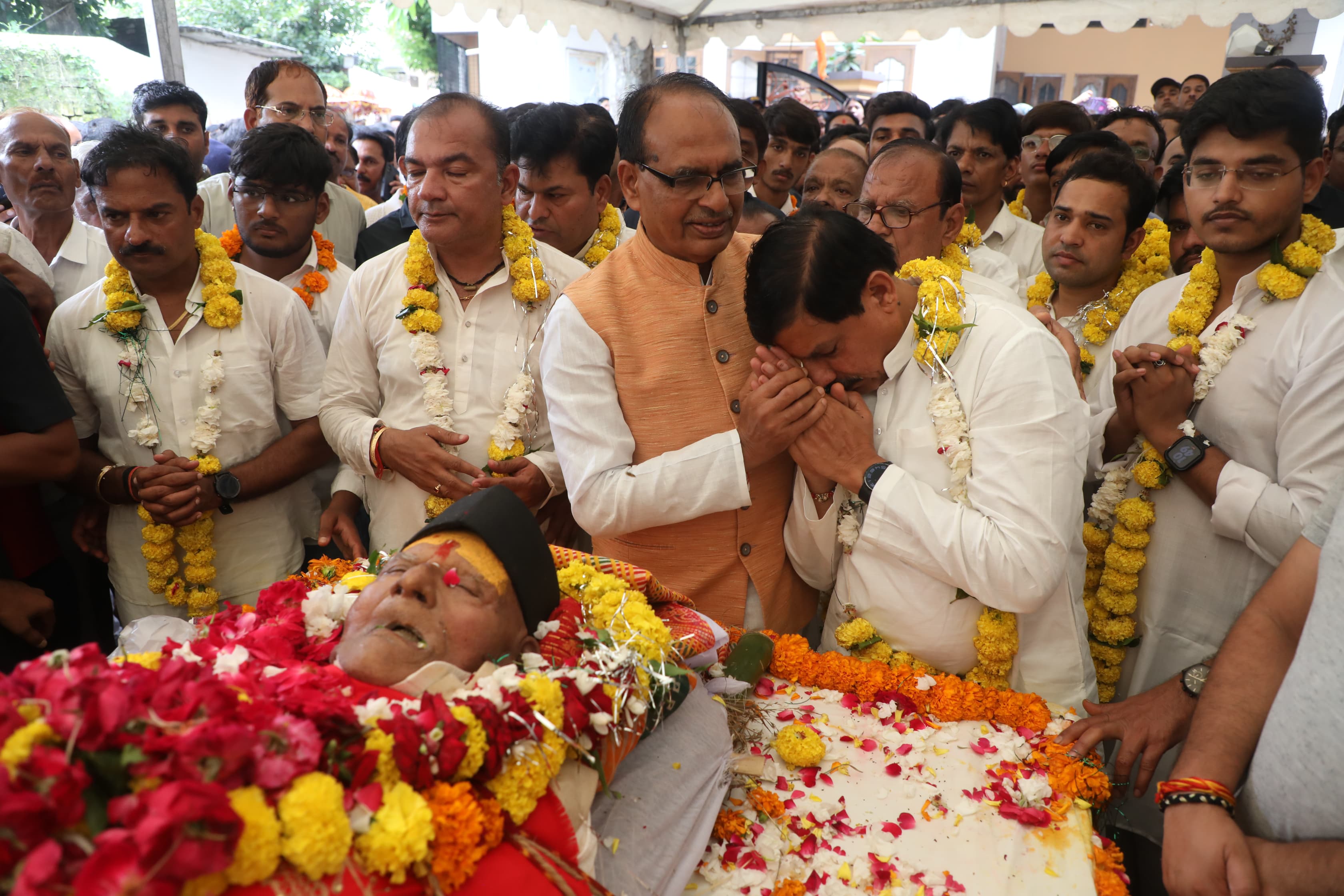 All ministers attended the last journey of CM Mohan