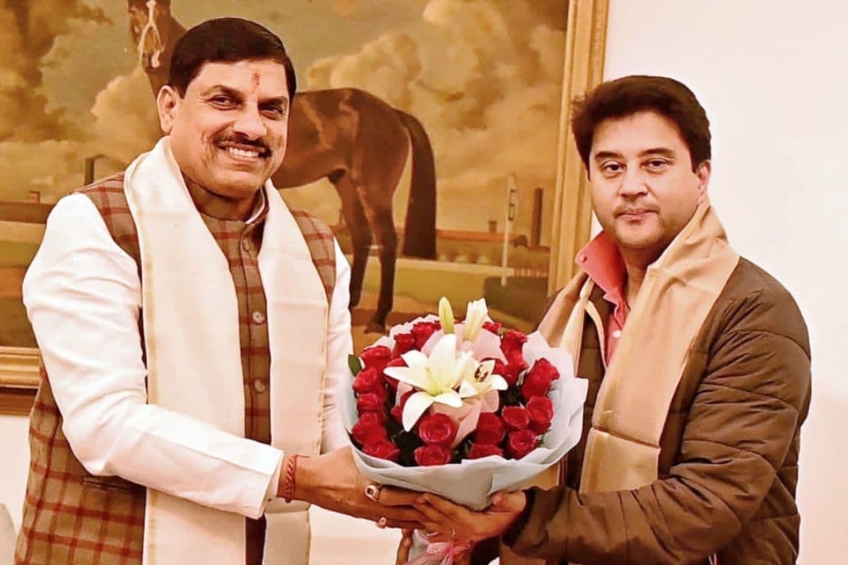 विजयपुर में मिली हार के बाद सीएम मोहन की सिंधिया से चर्चा!