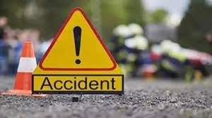 chatarpur, Truck and tractor, collide 