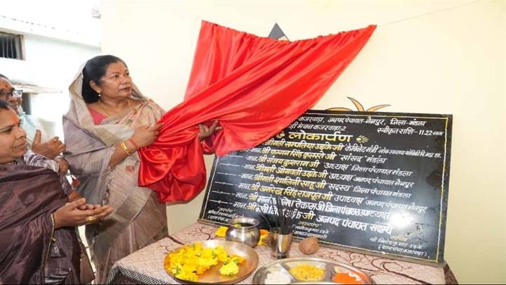 mandla, Minister Sampatiya Uikey, Kajarwada