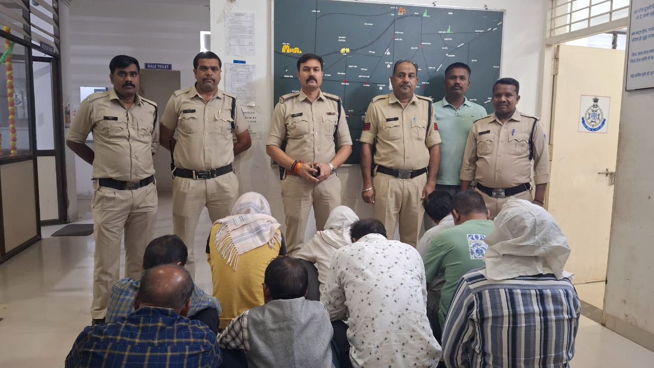 damoh, Gambling busted , jewellery shop  