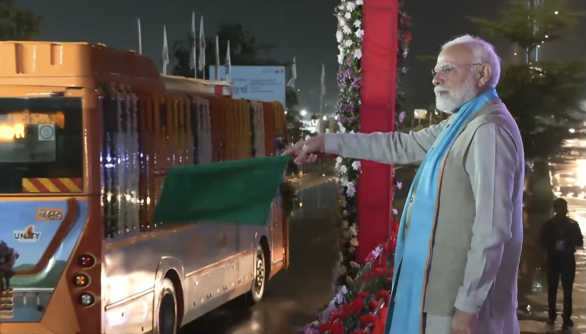 gandhinagar,PM Modi ,flags off 25 new e-buses