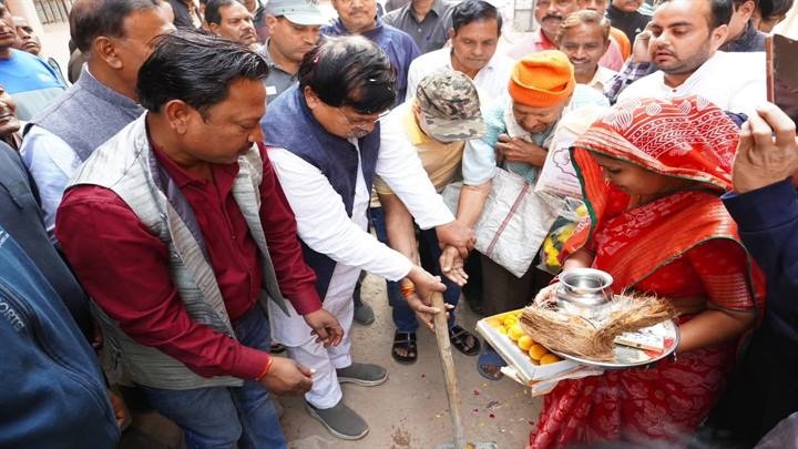 gwalior,  construction of the new road , Energy Minister Tomar