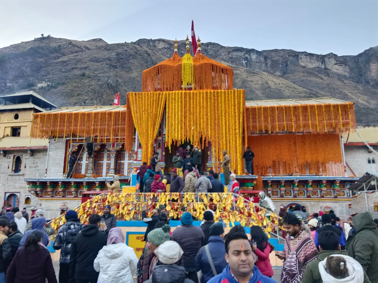 dehradoon,  doors of Badrinath Dham , winter season