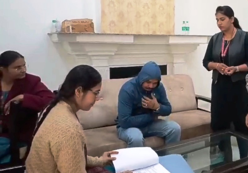 jabalpur, EOW  ,clerk 