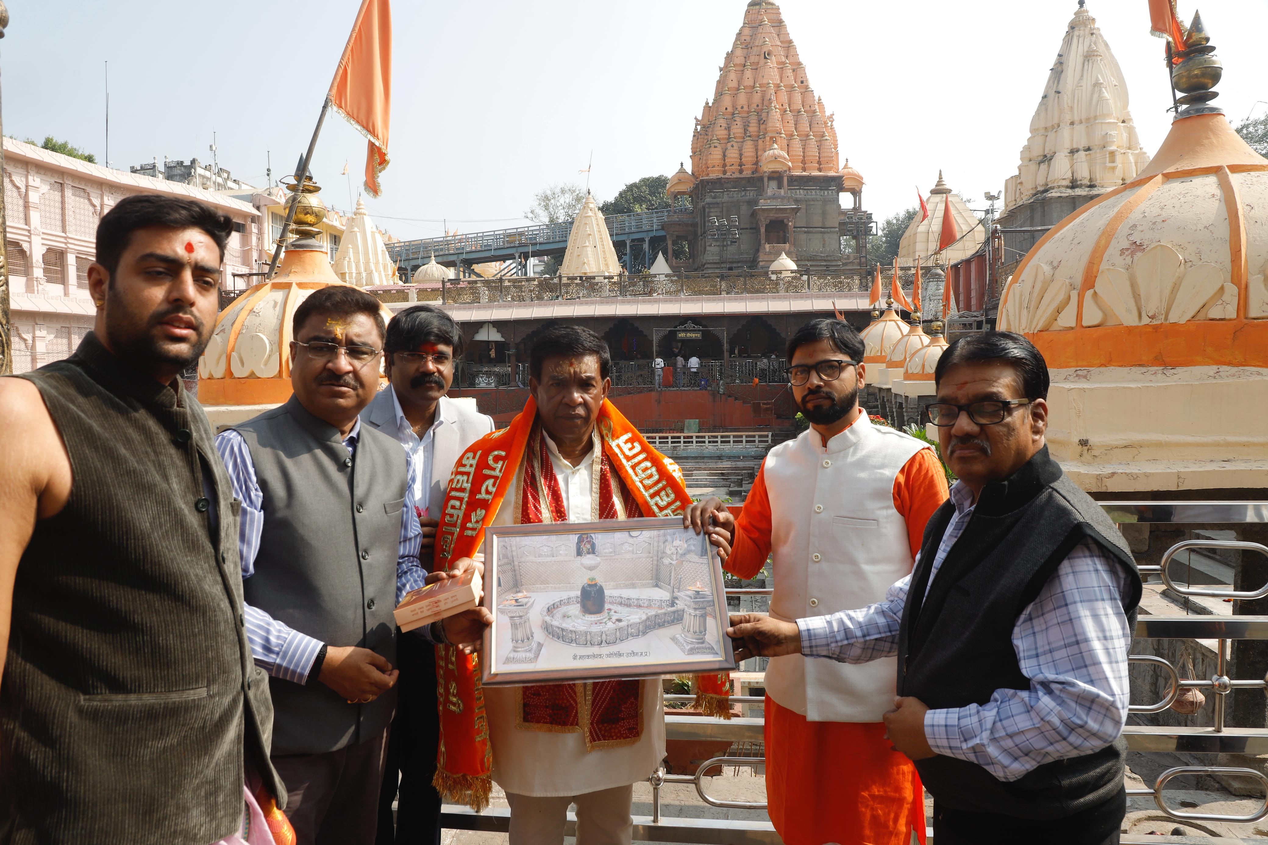 ujjain, Former President, Mauritius visited Jyotirlinga  