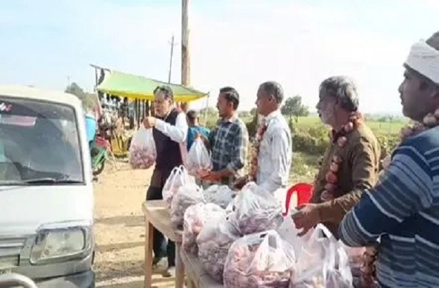  Sehore , Unique ,  farmers , distributed , onions ,  free