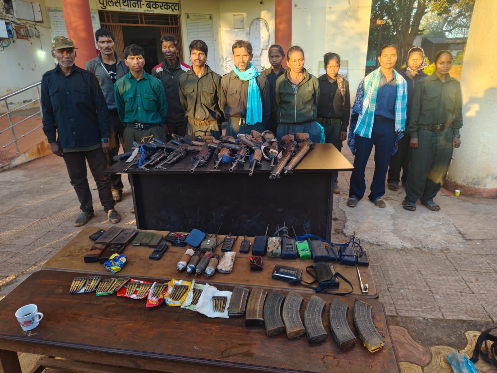 Khairagrah ,chhatisgrah , 12 hardcore,  Naxalites , surrender ,  masse