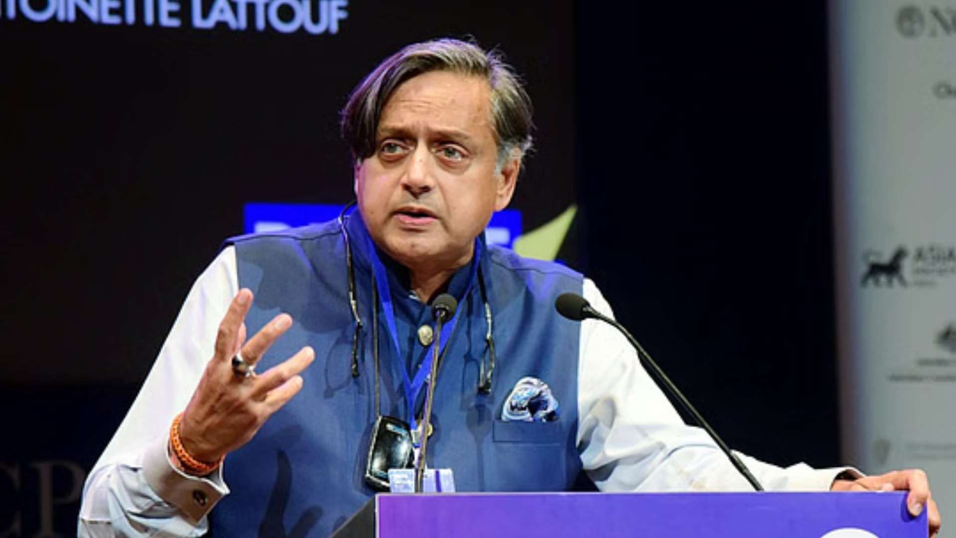 India , New Dehli , Shashi Tharoor, growing distance , Congress