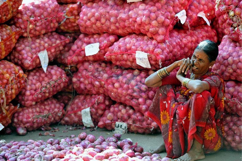  Ratlaam , madhya pradesh , Failed prices , Jawra Mandi, farmers ,  distress ,  Onion