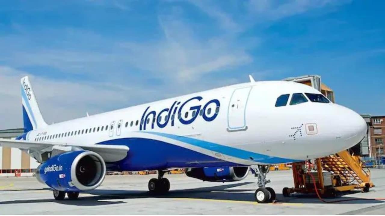  Varanasi , IndiGo flight ,  emergency landing 