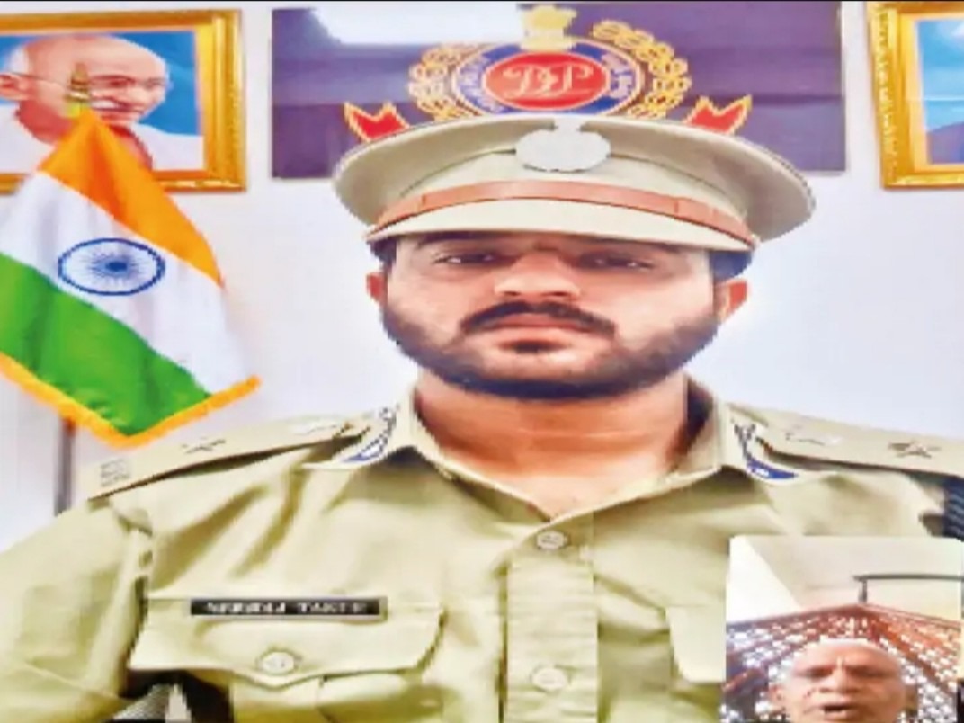 Gwalior , old retired registrar , crore, man ,  IPS officer ,  CBI officer