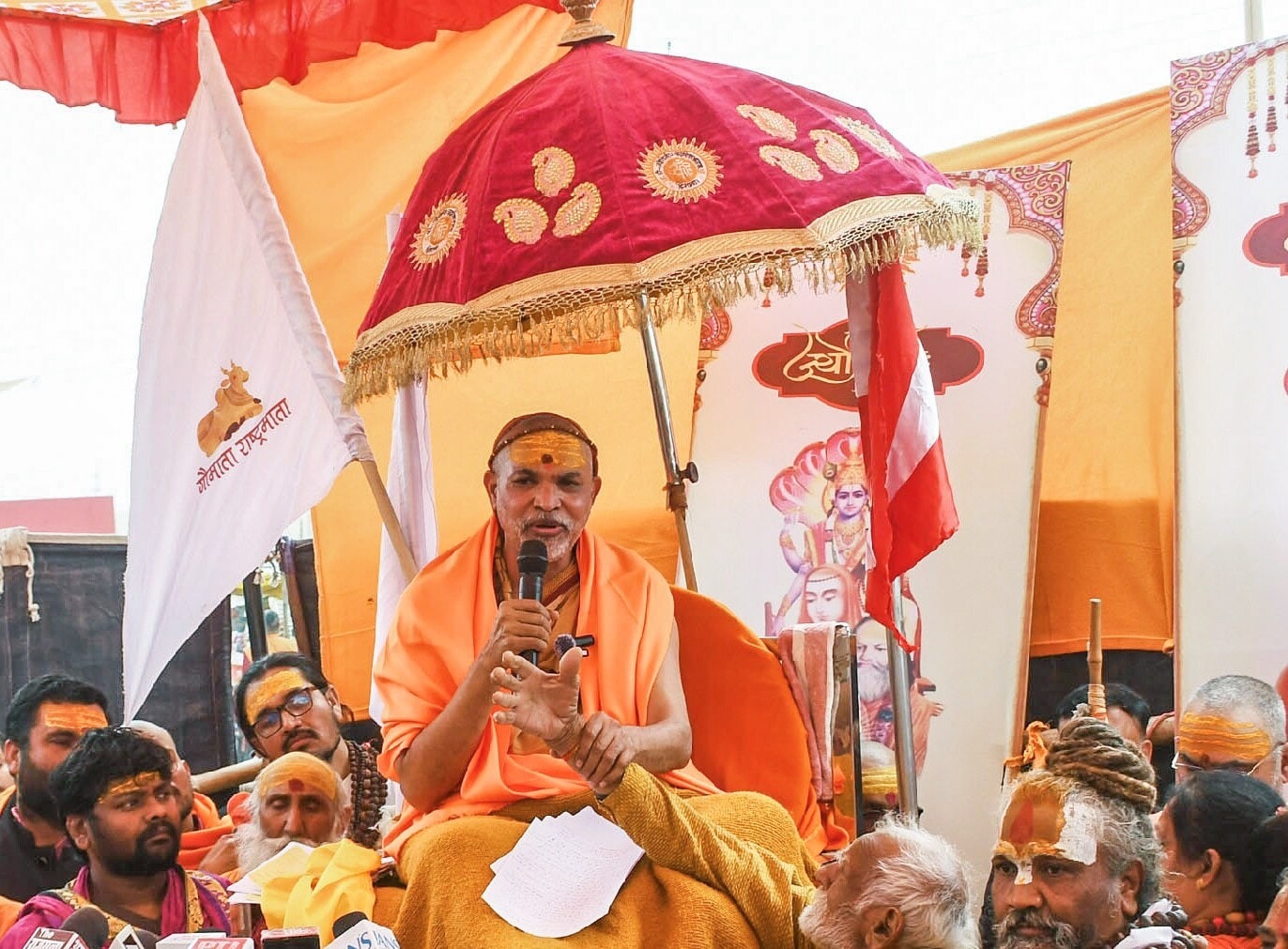 Prayagraj ., Shankaracharya Avimukteshwarananda protest continues, seventh day