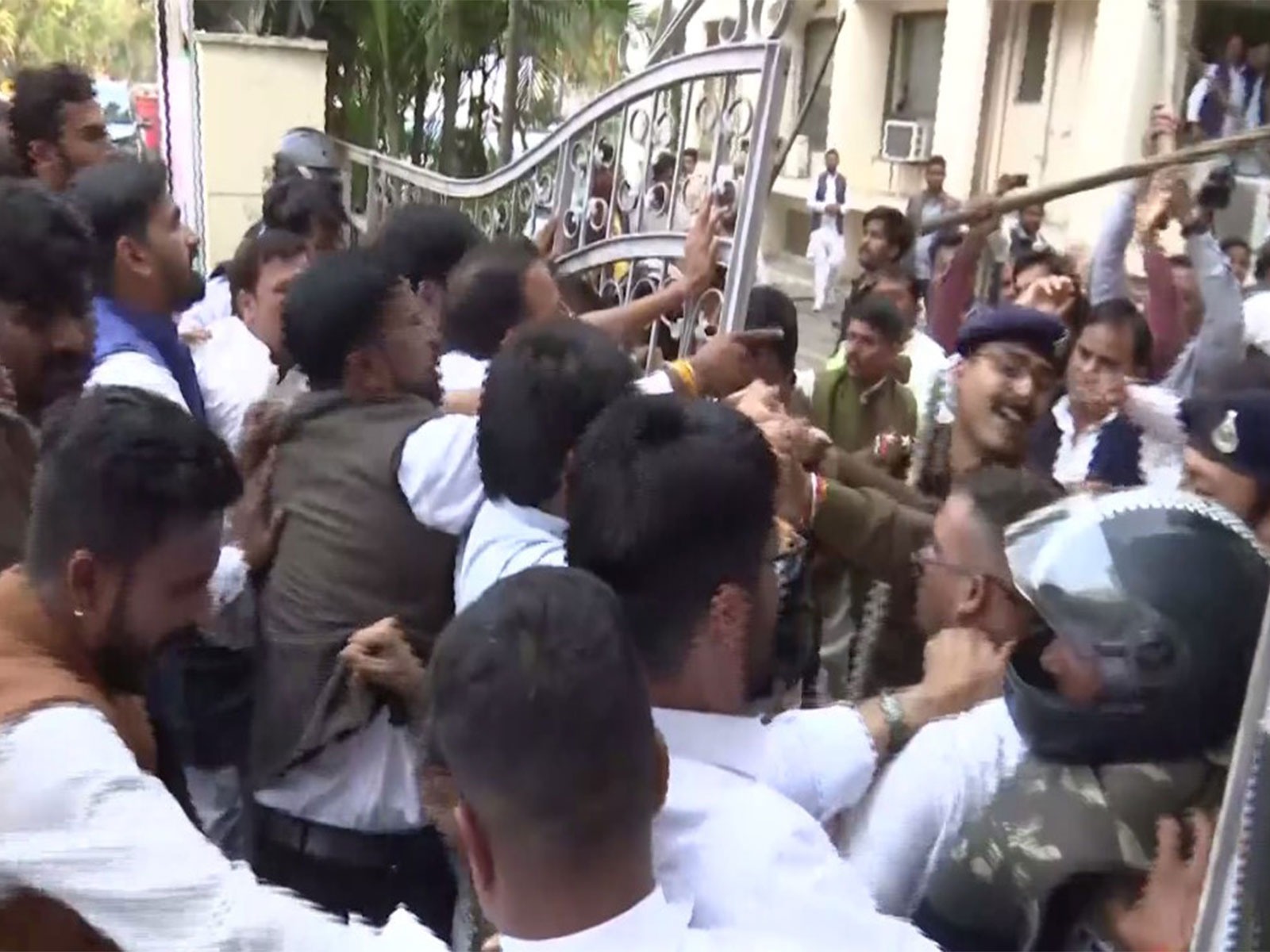 BJP-Congress workers clash,Bhopal, FIR registered against both sides