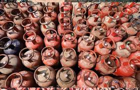 Gwalior faces, gas cylinder, crisis, with only, day half ,stock left